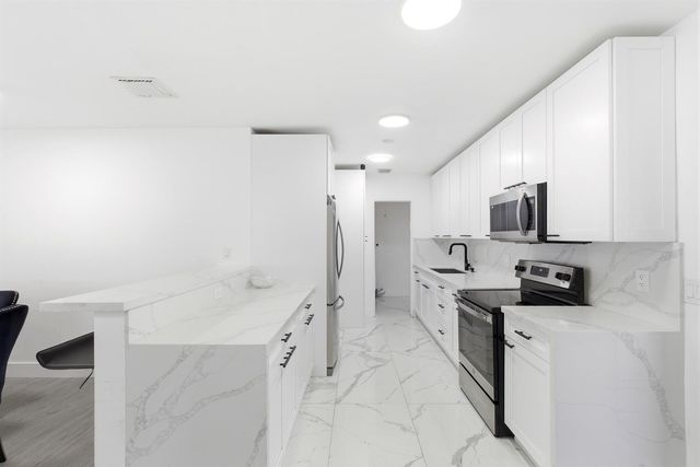 6444 Oak Street, Hollywood, FL 33024
