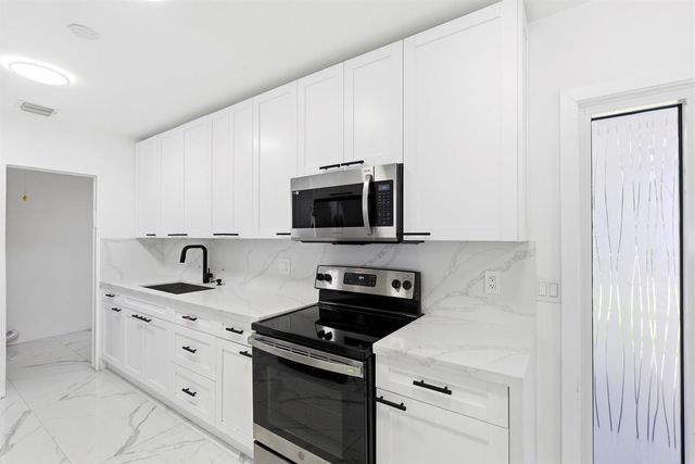 6444 Oak Street, Hollywood, FL 33024