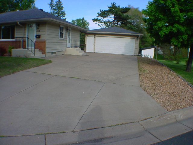 1112 Queens Lane, Anoka, MN 55303