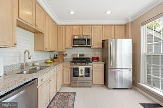 214-D FALLSGROVE BLVD #12, Rockville, MD 20850