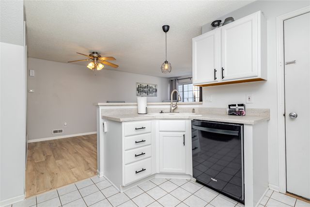 150 S Prairie View Drive 311, West Des Moines, IA 50266