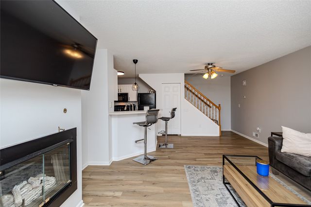 150 S Prairie View Drive 311, West Des Moines, IA 50266