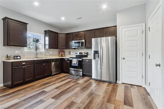 116 Meadows Landing LN, Suffolk, VA 23434