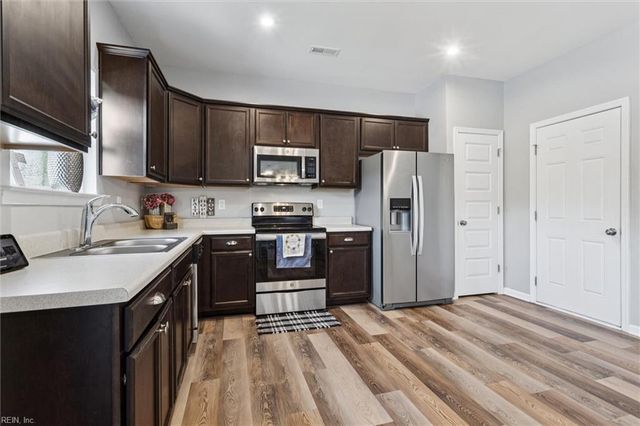 116 Meadows Landing LN, Suffolk, VA 23434