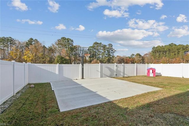 116 Meadows Landing LN, Suffolk, VA 23434