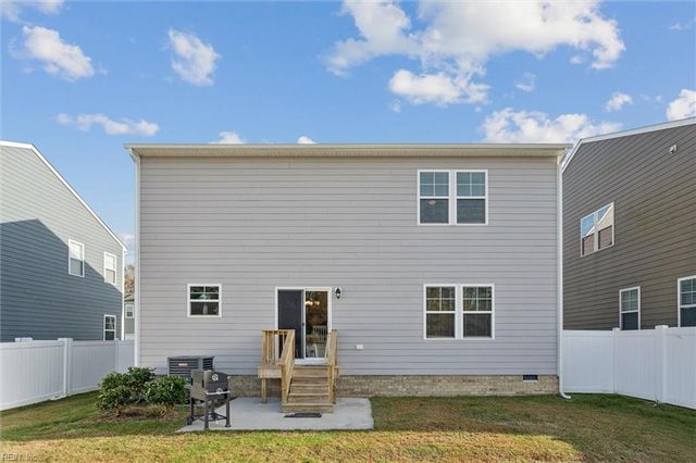 116 Meadows Landing LN, Suffolk, VA 23434