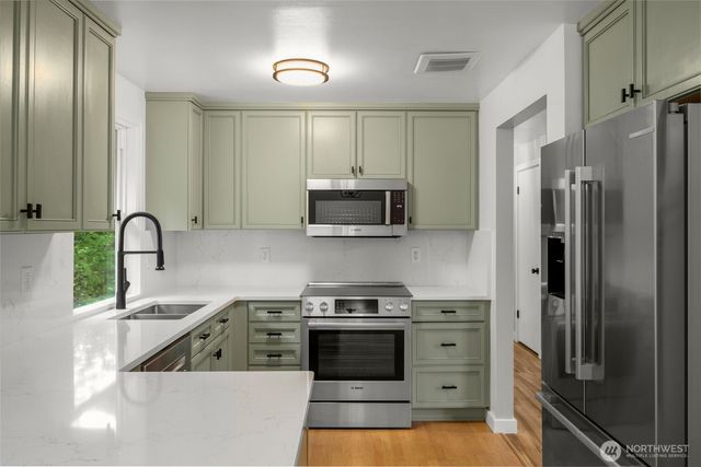 15718 126th Place NE, Woodinville, WA 98072