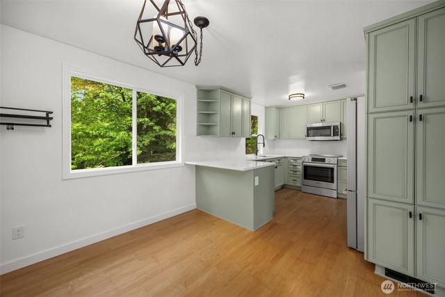 15718 126th Place NE, Woodinville, WA 98072