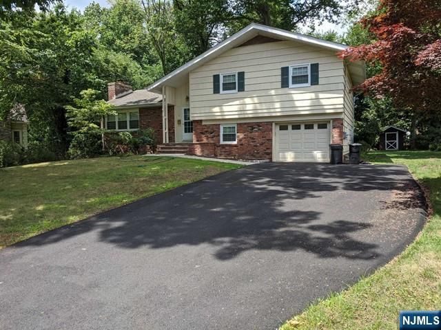 21 Waibel Drive, Allendale, NJ 07401