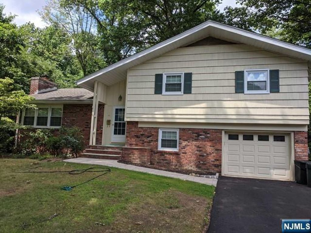 21 Waibel Drive, Allendale, NJ 07401
