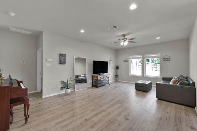 2254 Strong Horse Drive, Conroe, TX 77301