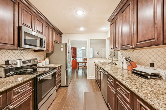 42 Hideaway Drive, Friendswood, TX 77546