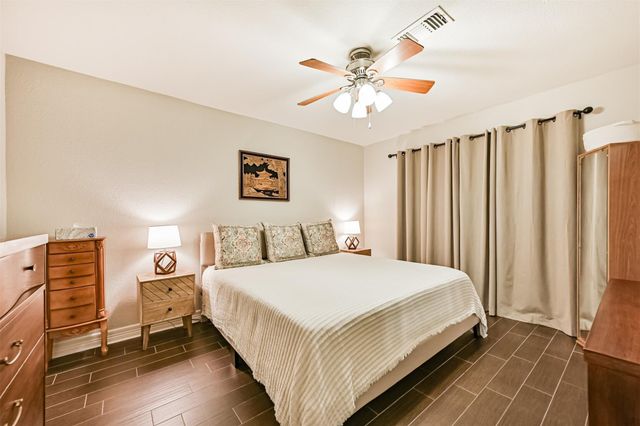42 Hideaway Drive, Friendswood, TX 77546