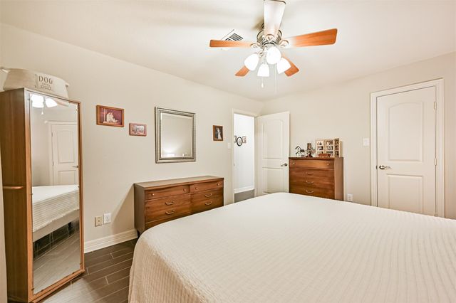 42 Hideaway Drive, Friendswood, TX 77546