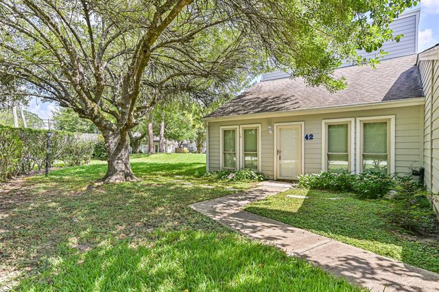 42 Hideaway Drive, Friendswood, TX 77546