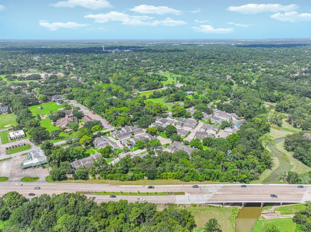 42 Hideaway Drive, Friendswood, TX 77546