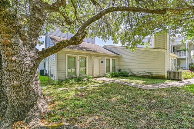 42 Hideaway Drive, Friendswood, TX 77546