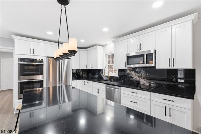 611 Snake Den Rd, West Milford Twp., NJ 07480