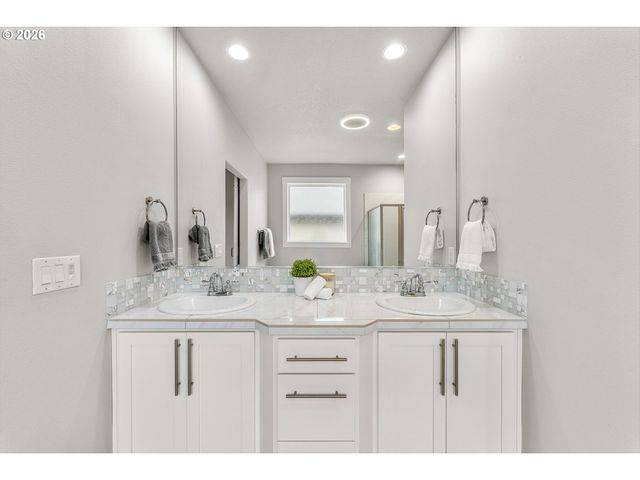 1561 S NIGHTHAWK Cir, Ridgefield, WA 98642
