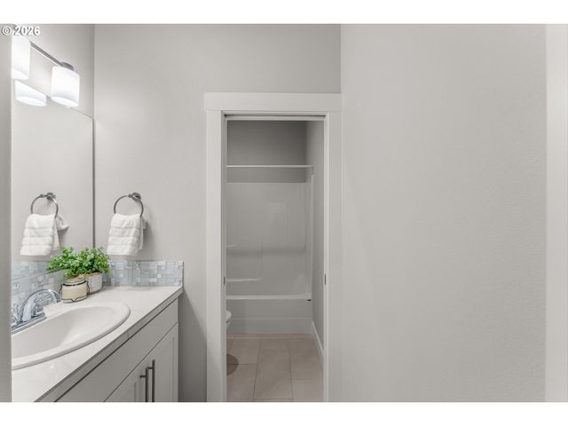 1561 S NIGHTHAWK Cir, Ridgefield, WA 98642