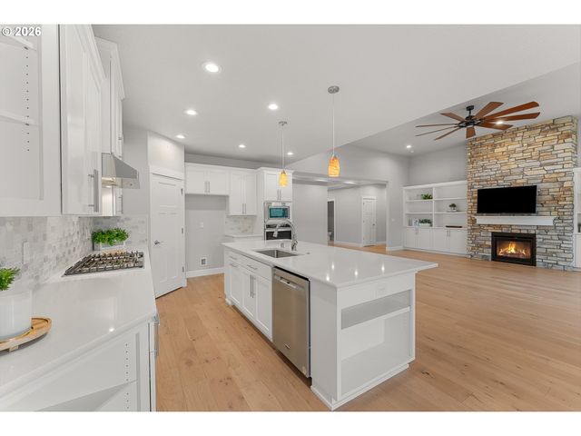1561 S NIGHTHAWK Cir, Ridgefield, WA 98642
