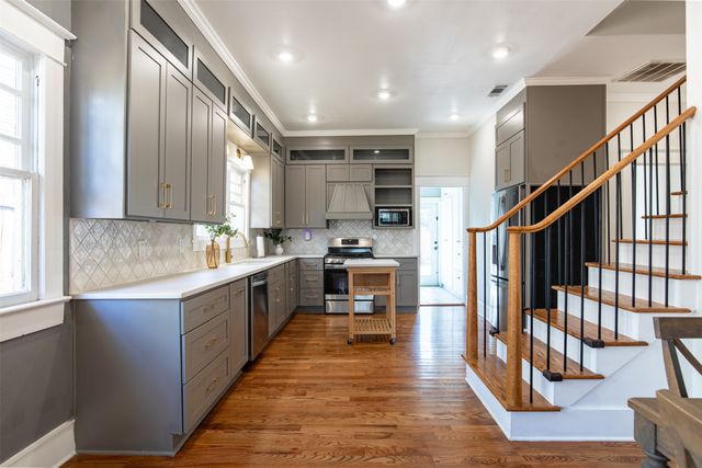 206 S Edgefield Avenue, Dallas, TX 75208