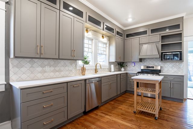 206 S Edgefield Avenue, Dallas, TX 75208