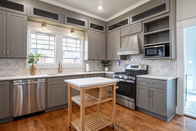 206 S Edgefield Avenue, Dallas, TX 75208