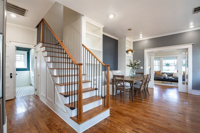 206 S Edgefield Avenue, Dallas, TX 75208