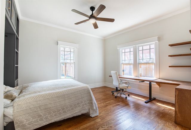 206 S Edgefield Avenue, Dallas, TX 75208