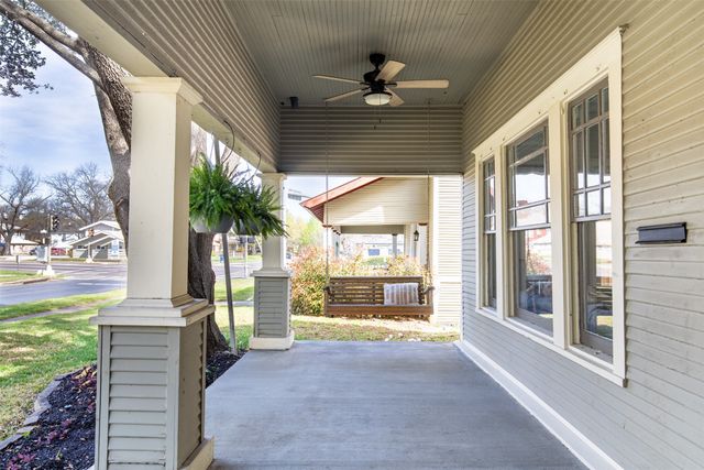 206 S Edgefield Avenue, Dallas, TX 75208