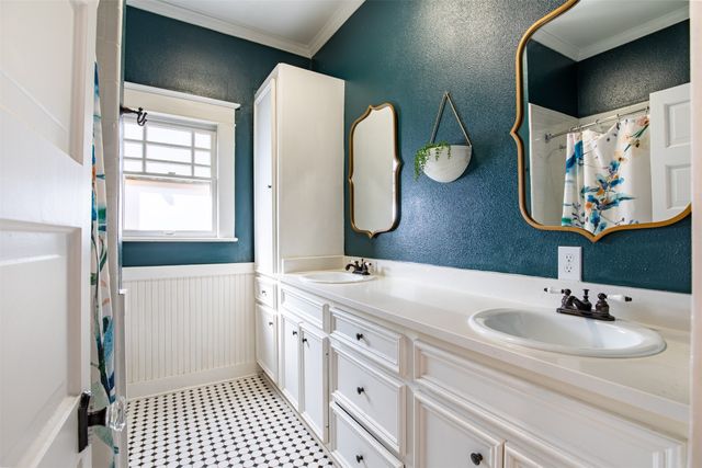 206 S Edgefield Avenue, Dallas, TX 75208