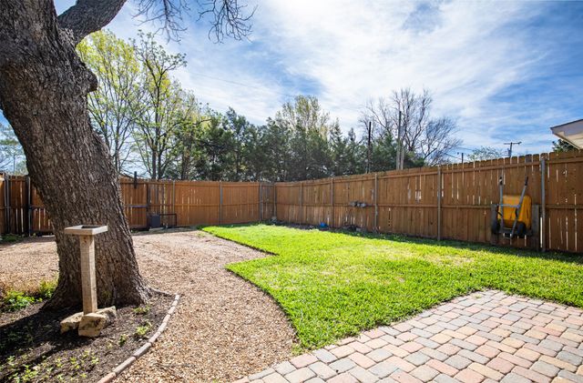 206 S Edgefield Avenue, Dallas, TX 75208