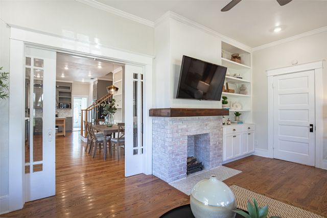 206 S Edgefield Avenue, Dallas, TX 75208