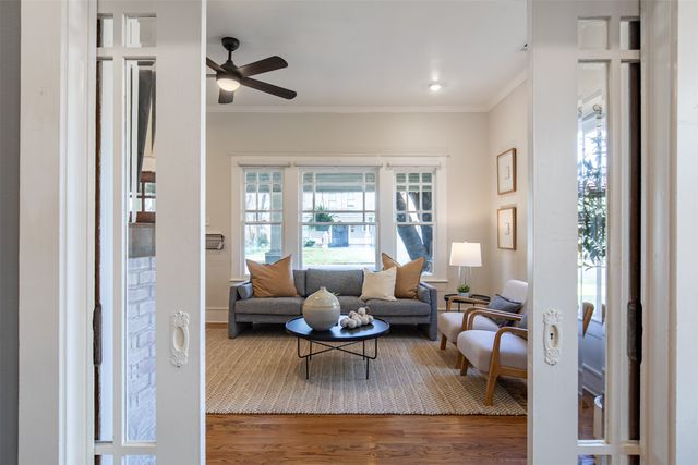 206 S Edgefield Avenue, Dallas, TX 75208