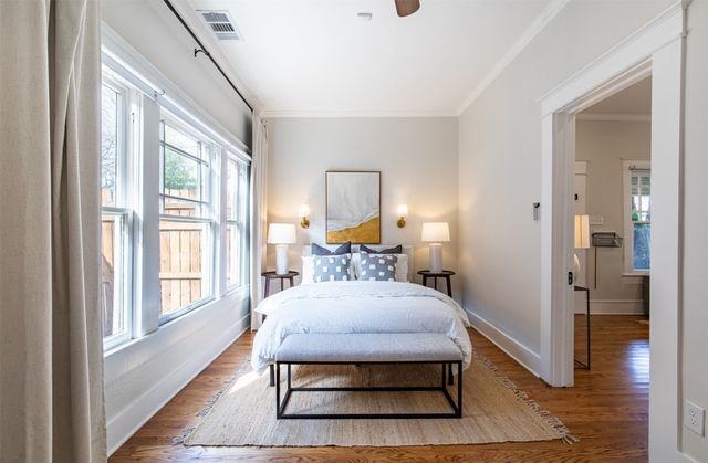 206 S Edgefield Avenue, Dallas, TX 75208