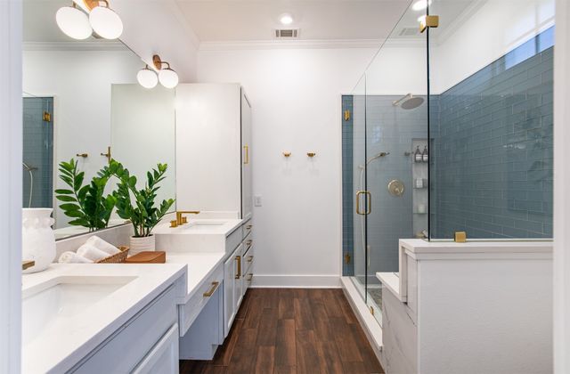 206 S Edgefield Avenue, Dallas, TX 75208