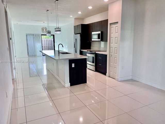 7805 NW 104th Ave 5, Doral, FL 33178