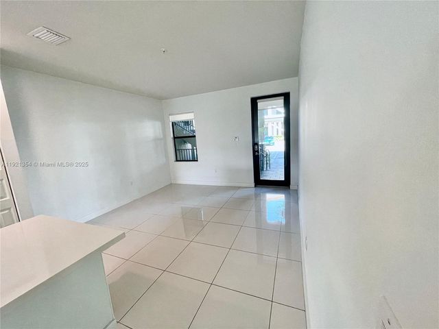 7805 NW 104th Ave 5, Doral, FL 33178