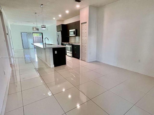 7805 NW 104th Ave 5, Doral, FL 33178