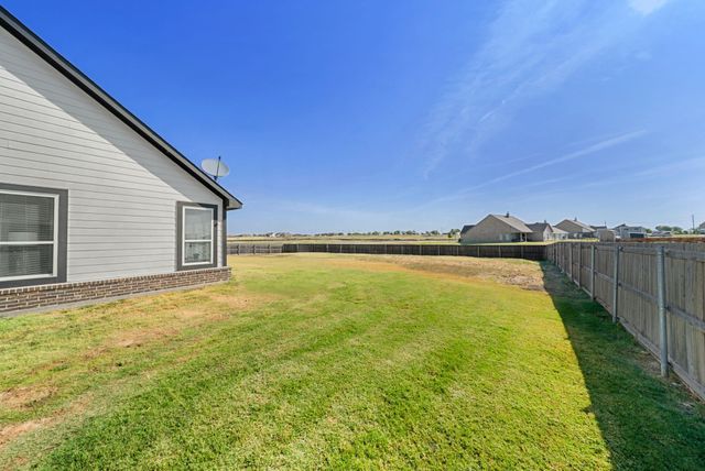 107 Red Cliff Court, Rhome, TX 76078
