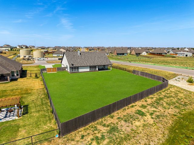 107 Red Cliff Court, Rhome, TX 76078