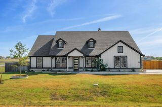 107 Red Cliff Court, Rhome, TX 76078