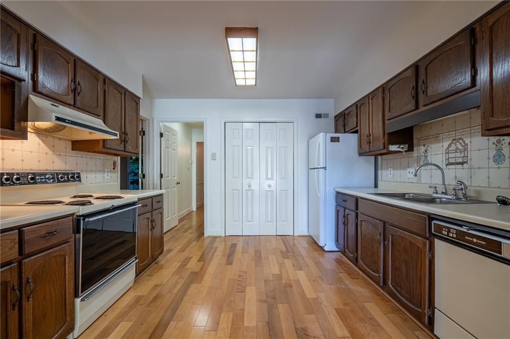 Image 14 of property listing at 1510 September Chase, Decatur, GA 30033