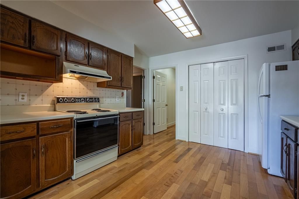 Image 15 of property listing at 1510 September Chase, Decatur, GA 30033