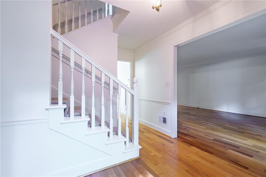 Image 4 of property listing at 1510 September Chase, Decatur, GA 30033
