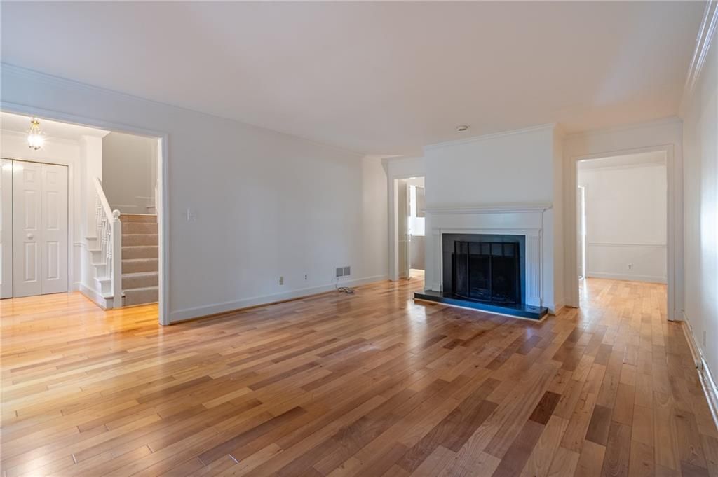 Image 6 of property listing at 1510 September Chase, Decatur, GA 30033