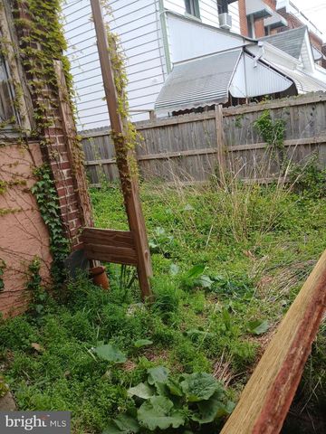 327-329 PENNELL ST ALY, Chester, PA 19013