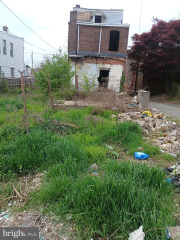 327-329 PENNELL ST ALY, Chester, PA 19013