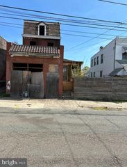 327-329 PENNELL ST ALY, Chester, PA 19013